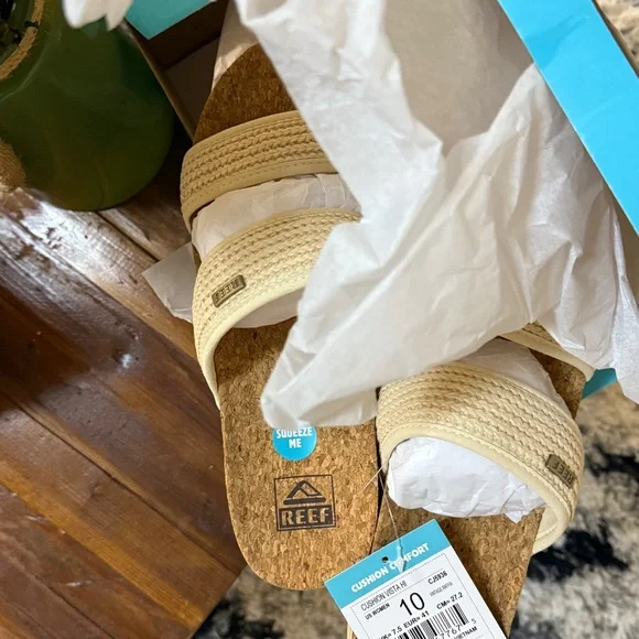 Brand new Reef Cushion Vista Hi Vintage Raffia sandals – never worn - Picture 5 of 7